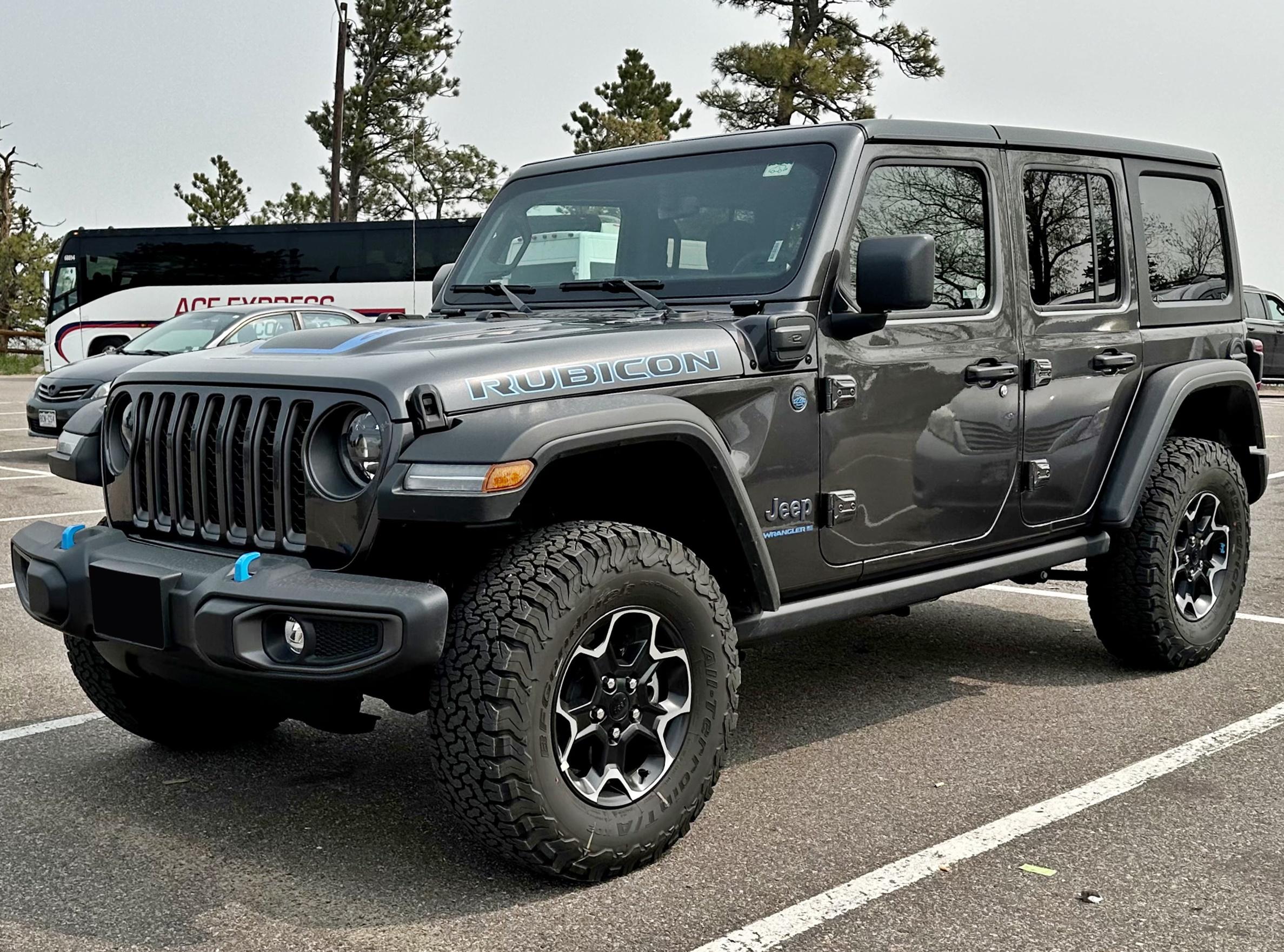Backseat Options: Bench vs. Bucket Seats⁣ in the Jeep Wrangler