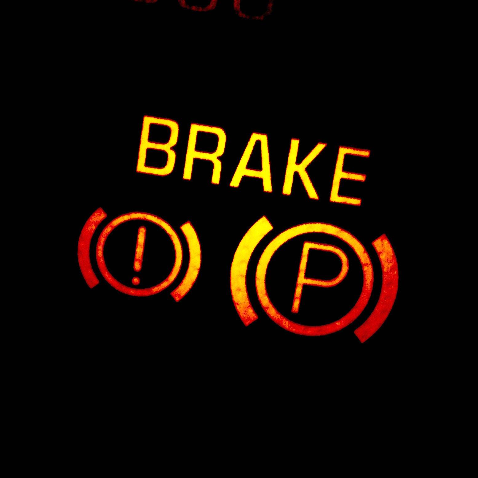 Common causes of the parking⁤ brake⁣ automatically ⁣turning‍ on