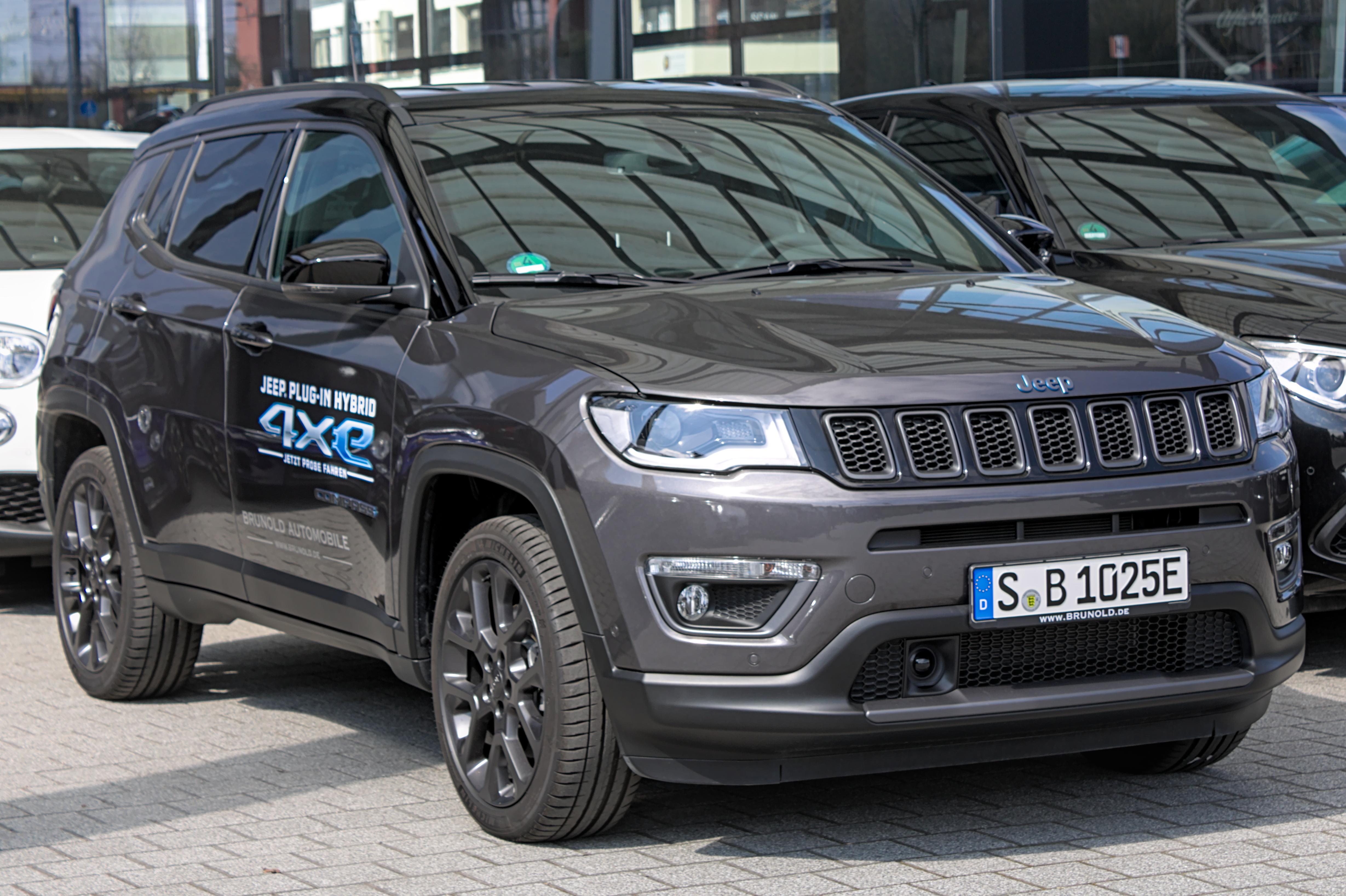 Comparison of Different Jeep Compass Models and Their Gas Tank Sizes